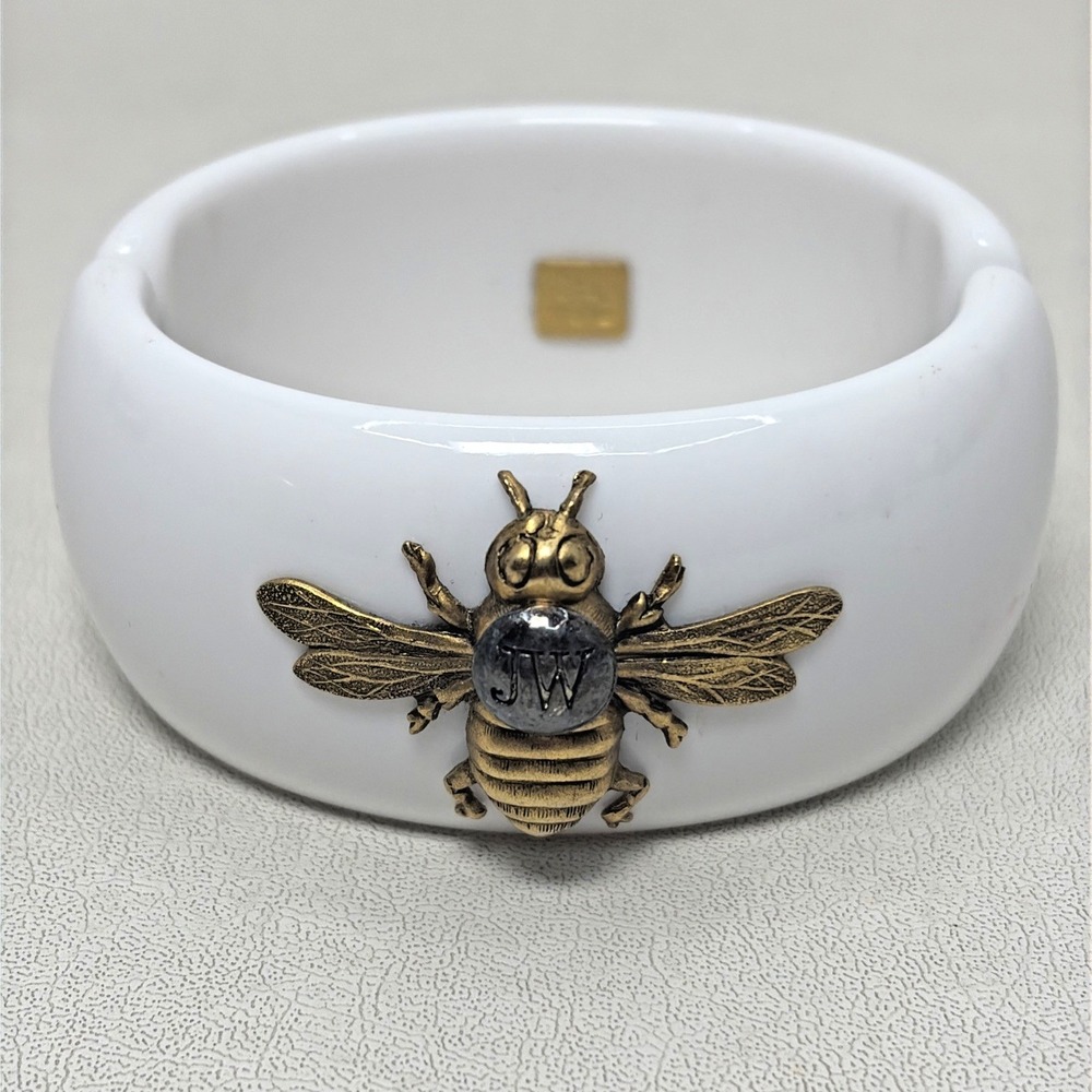 Vintage White John Wind Signed Acrylic Honey Bee Chunky Bangle Magnetic